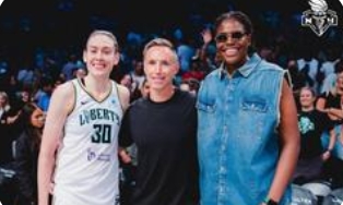 纳什纽约观战WNBA自由人比赛：跨界互动点燃篮球热情