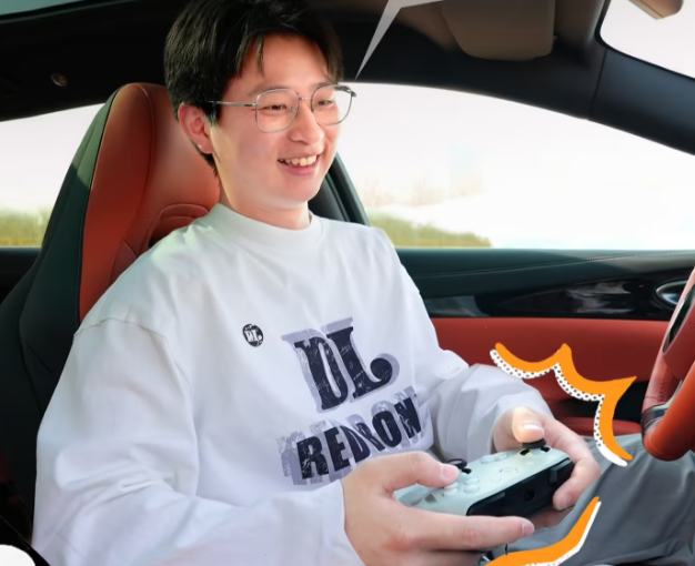 比亚迪携手游戏产业，DiLink车载游戏手柄开启车载娱乐新篇章